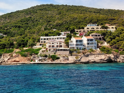 Writer's retreats in agistri, Greece with private accomodation and breakfast included.